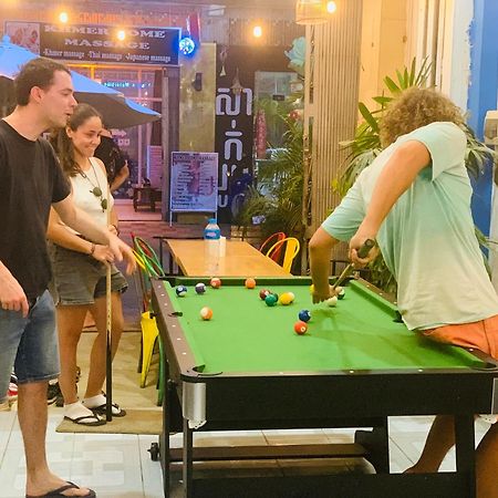 Social Backpacker Hostel & Rooftop Bar Battambang Exteriör bild