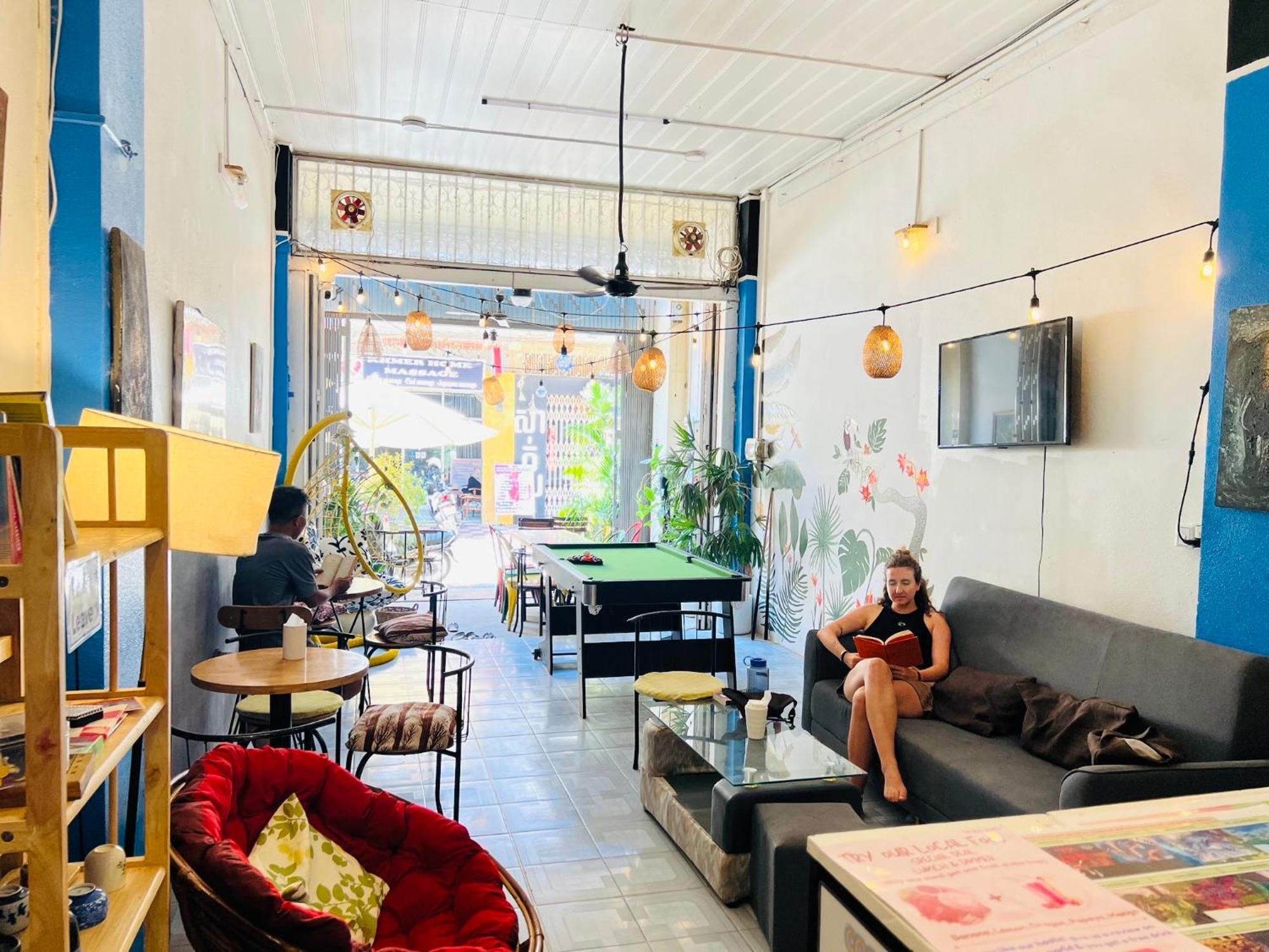 Social Backpacker Hostel & Rooftop Bar Battambang Exteriör bild